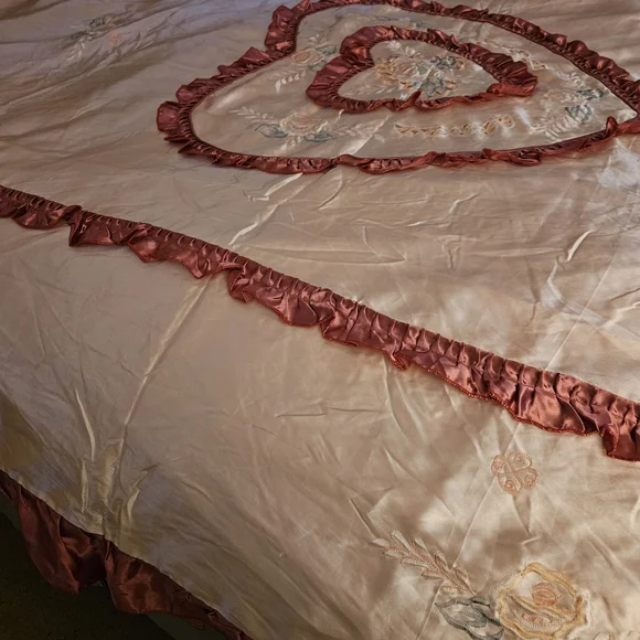 Heart Embroidered Satin Duvet Bedspread - Picture 9 of 9
